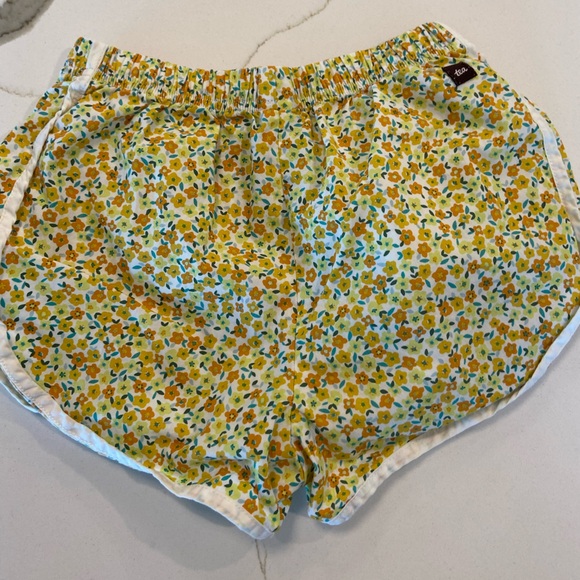 Tea Collection pull on shorts with pockets - Picture 2 of 5